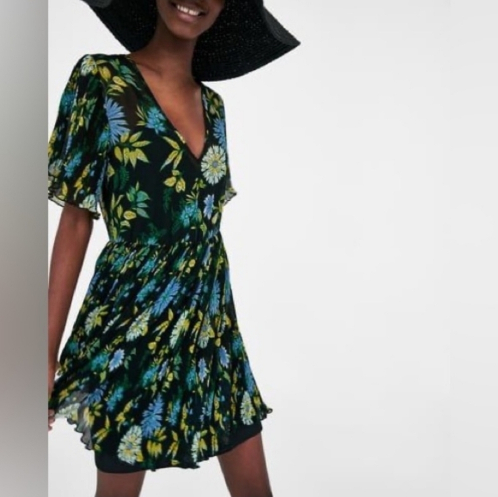 NWOT ZARA BASIC floral pleated mini dress Lg